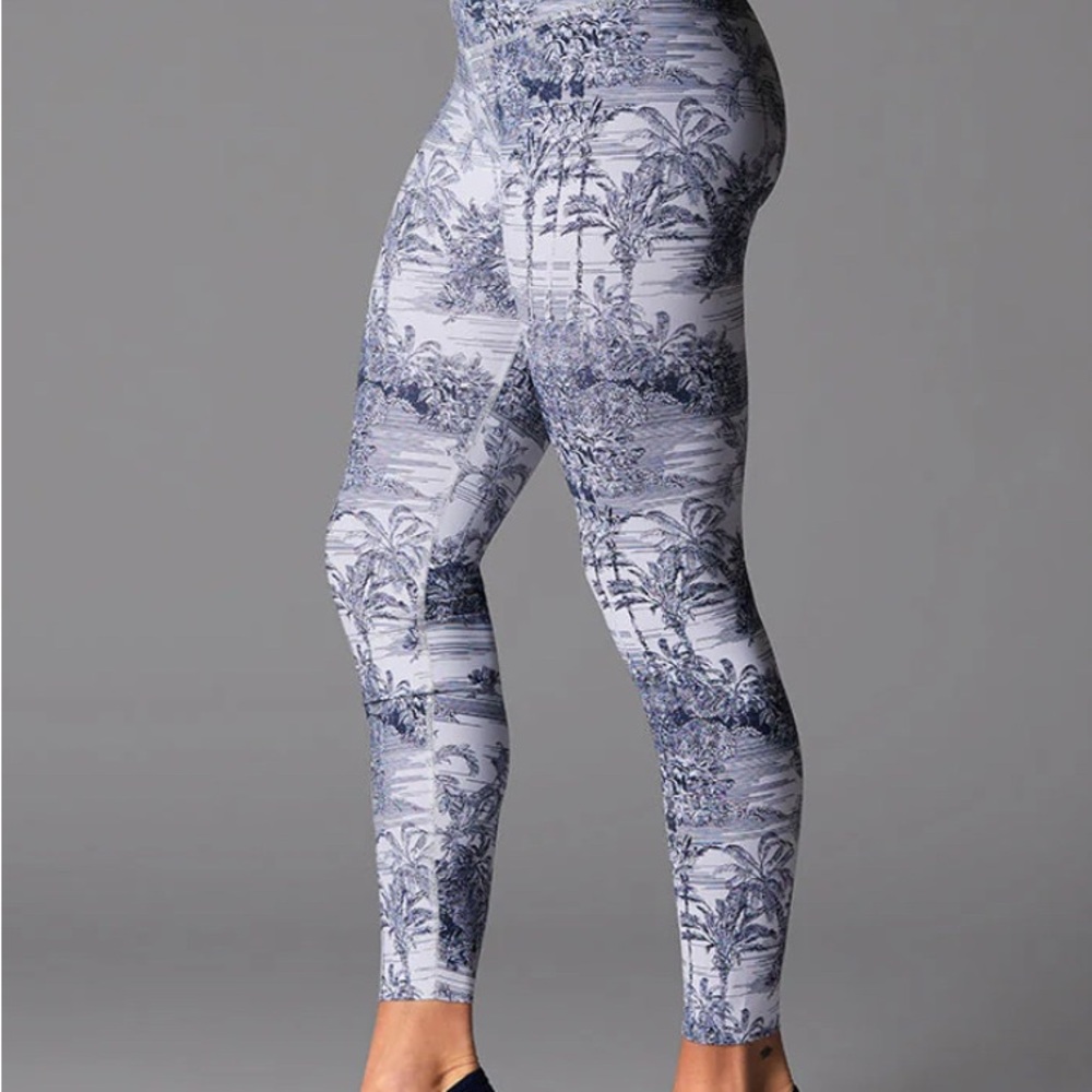 TaviSculpt® High Waisted Leggings in Navy Tropic Toile
